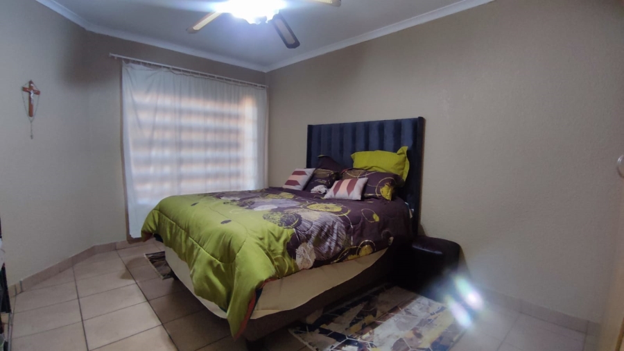 2 Bedroom Property for Sale in Geelhoutpark North West